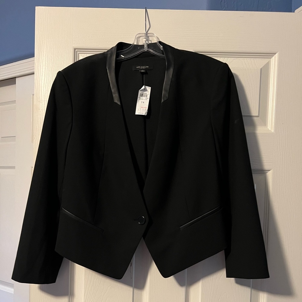 Women’s short Ann Taylor blazer in black - new with tags (excellent condition)
